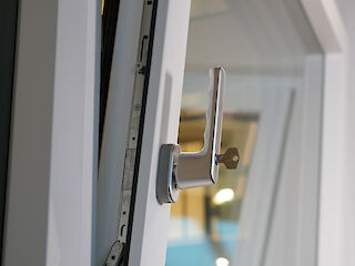 Fenster gesichert mit Schlüssel