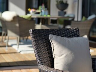 Stuhl auf einer Terrasse