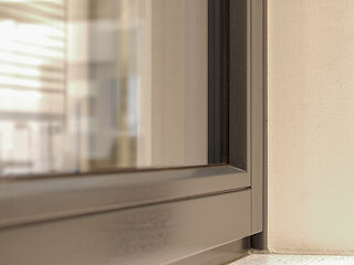 Holzfenster schwarz lackiert