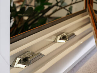 Beschlag eines Kunststoff-Aluminium-Fensters